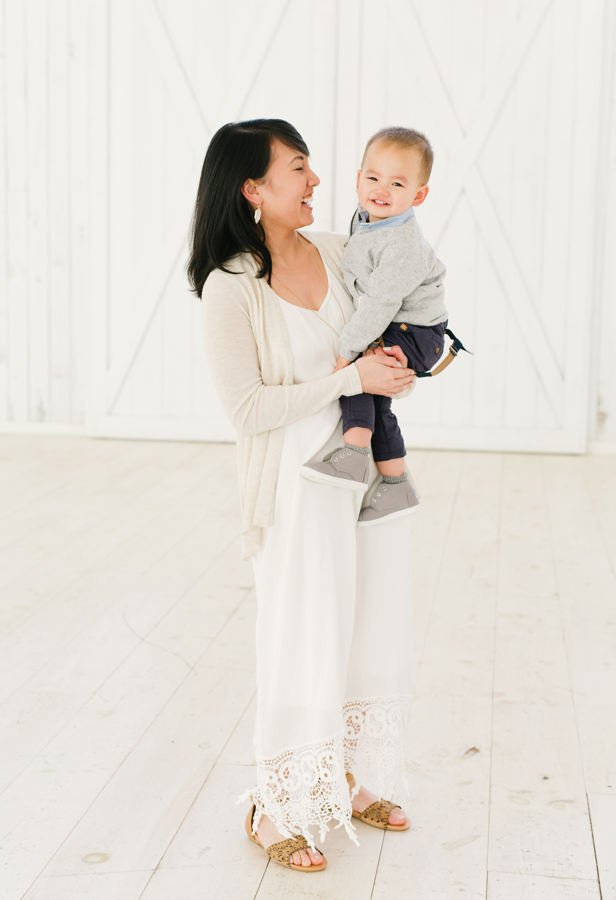 Motherhood portraits at the White Sparrow Barn, photographed by fine art motherhood photographer Tenth & Grace.