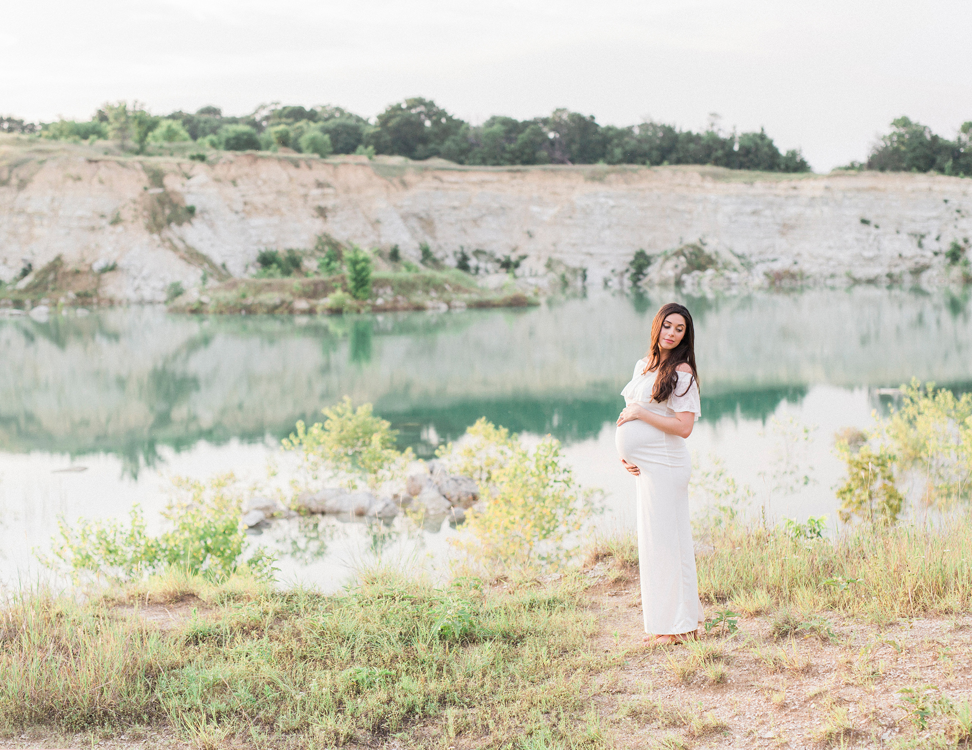 Dallas is the setting for this film maternity session by Dallas photographer Tenth & Grace.