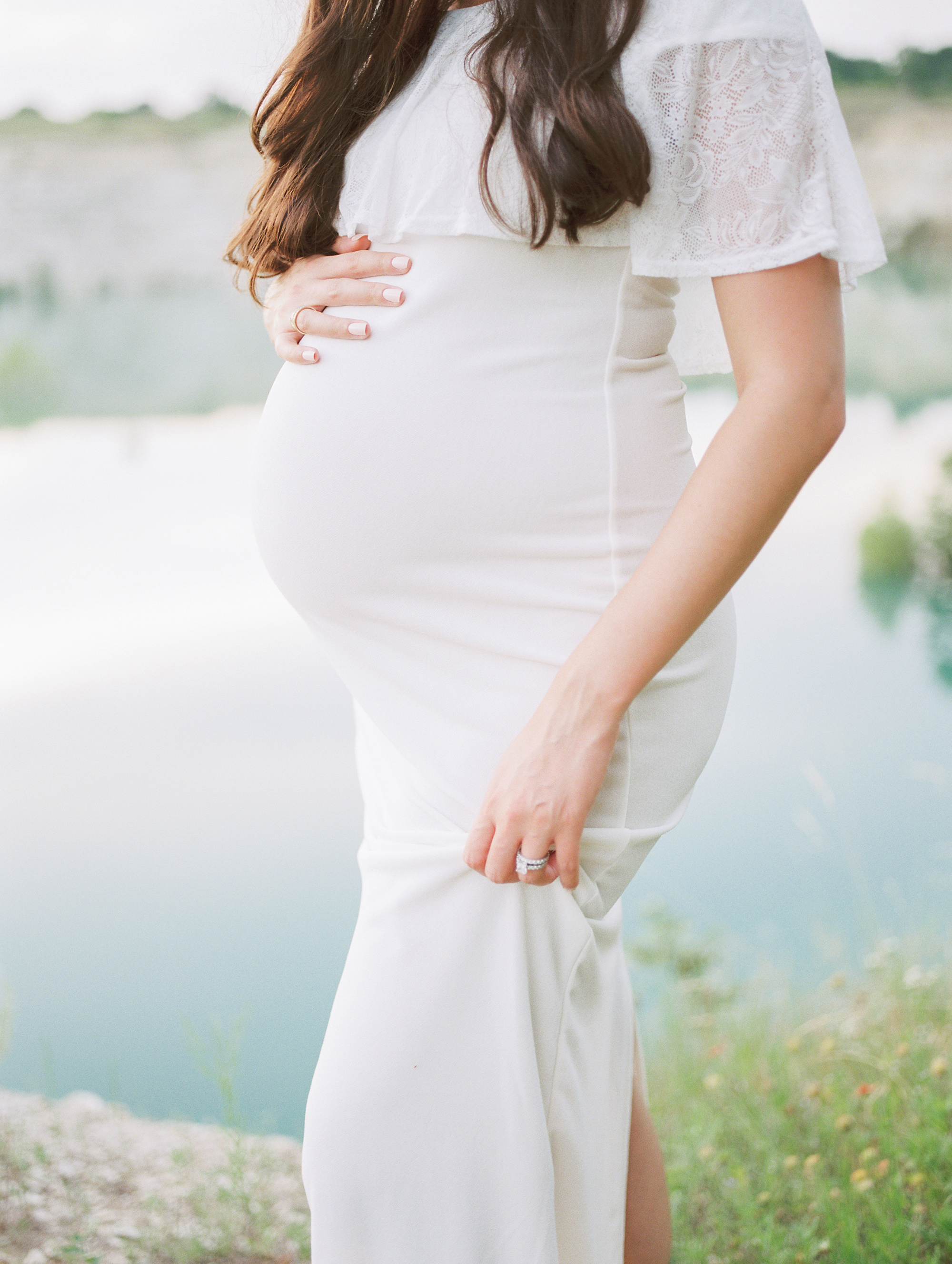 Dallas maternity photographer Tenth & Grace captures a romantic maternity session.